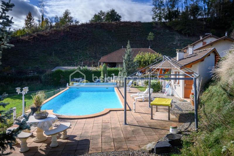 Maison - 230 m² - 7 pièces