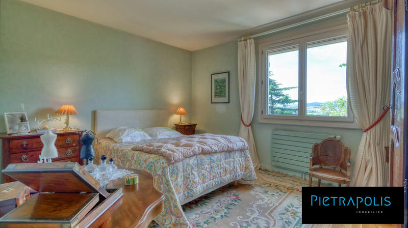 Maison - 201 m² - 6 pièces