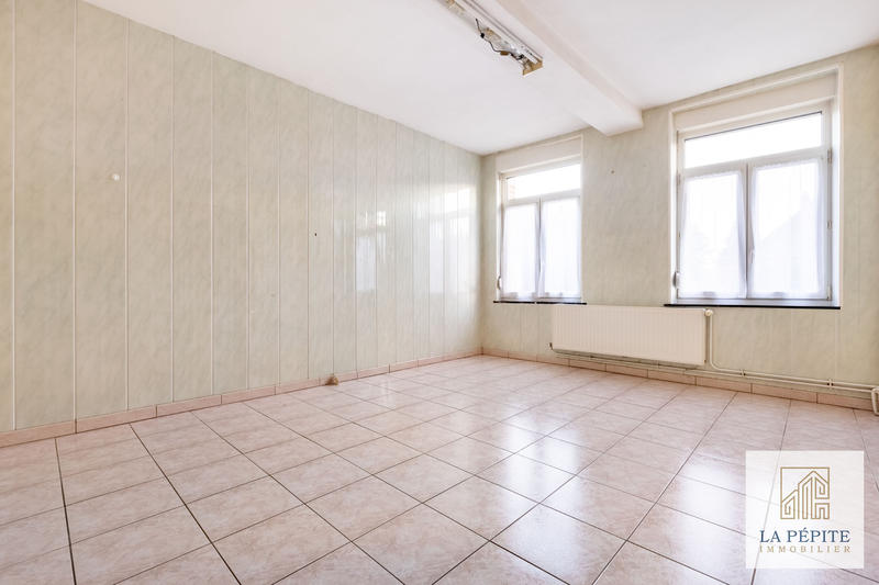 Maison - 240 m² - 8 pièces