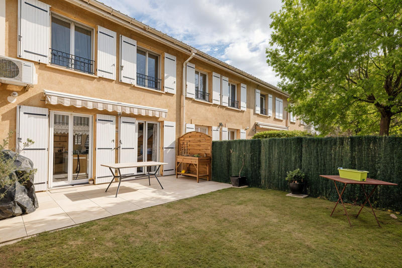 Maison - 93 m² - 4 pièces