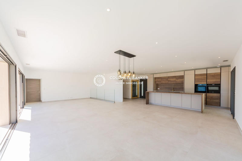 Maison - 270 m² - 5 pièces