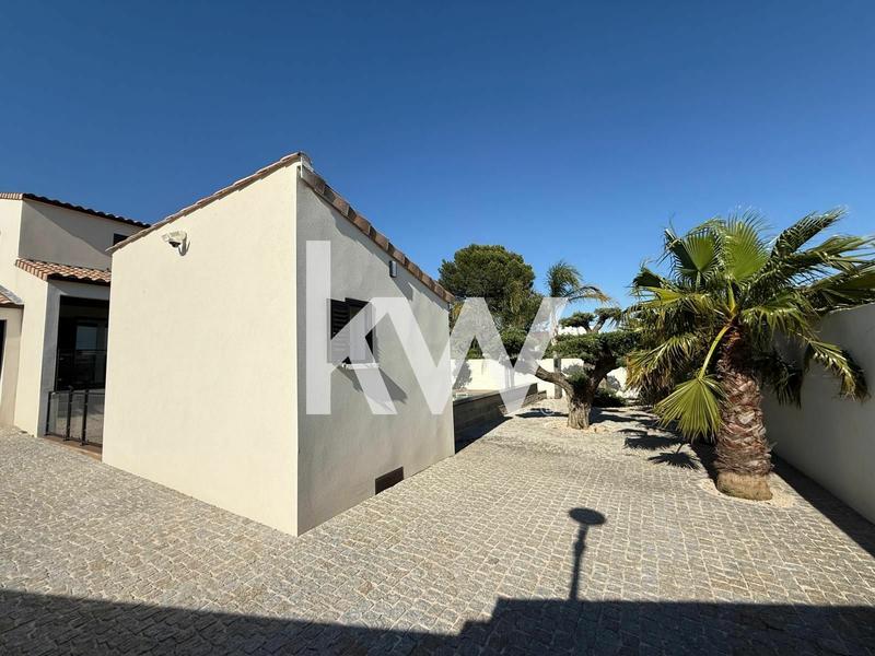 Maison contemporaine - 201 m² - 9 pièces