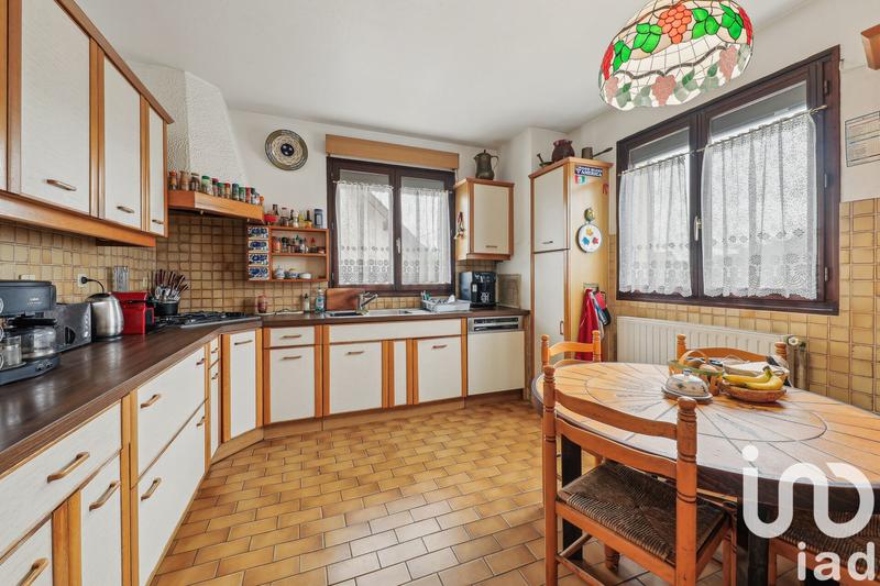 Maison - 230 m² - 9 pièces