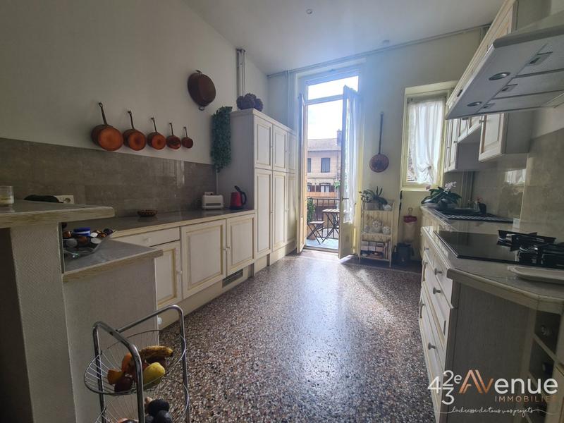 Appartement - 205 m² - 6 pièces
