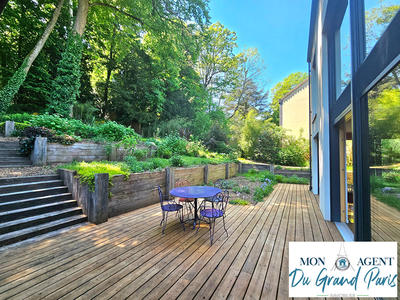 Maison - 230 m² - 8 pièces