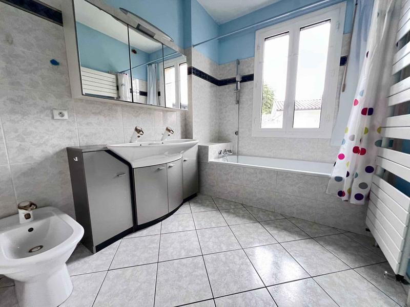 Maison - 180 m² - 5 pièces