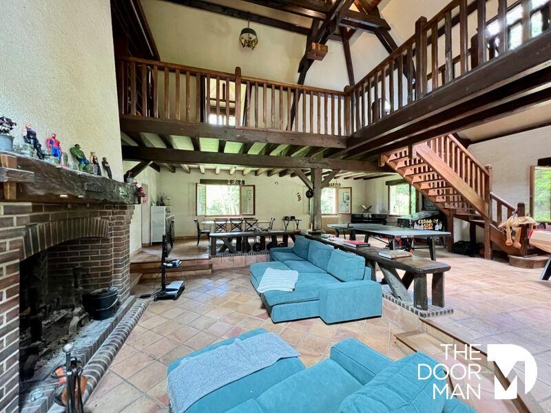 Propriété - 300 m² - 9 pièces