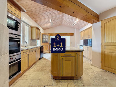 Villa - 261 m² - 11 pièces