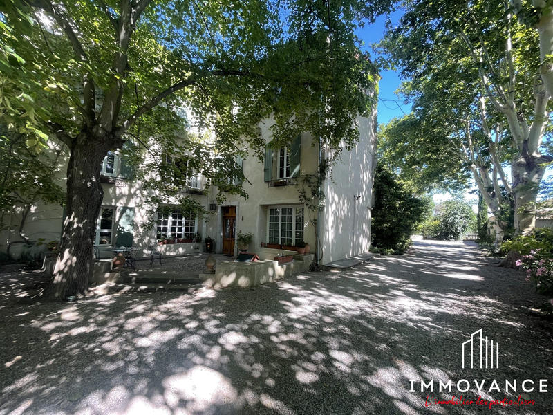 Maison - 747 m² - 23 pièces