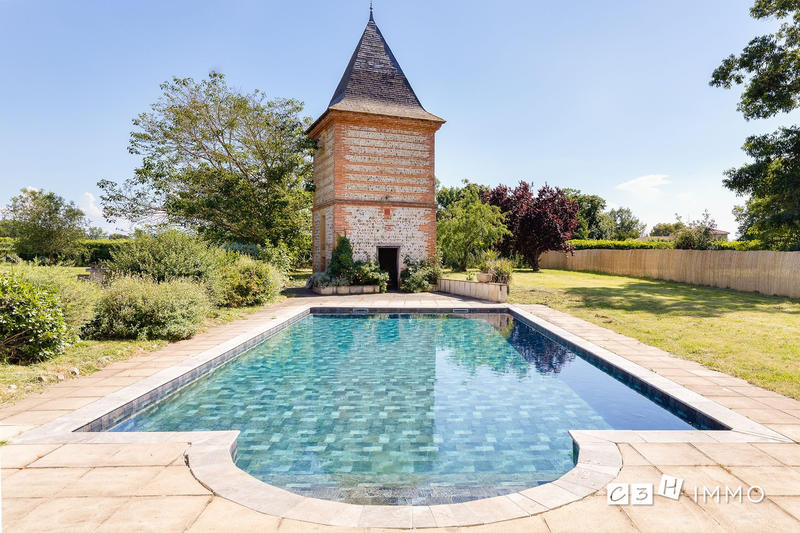 Château - 520 m² - 12 pièces