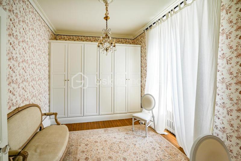 Maison de maîtres - 256 m² - 8 pièces