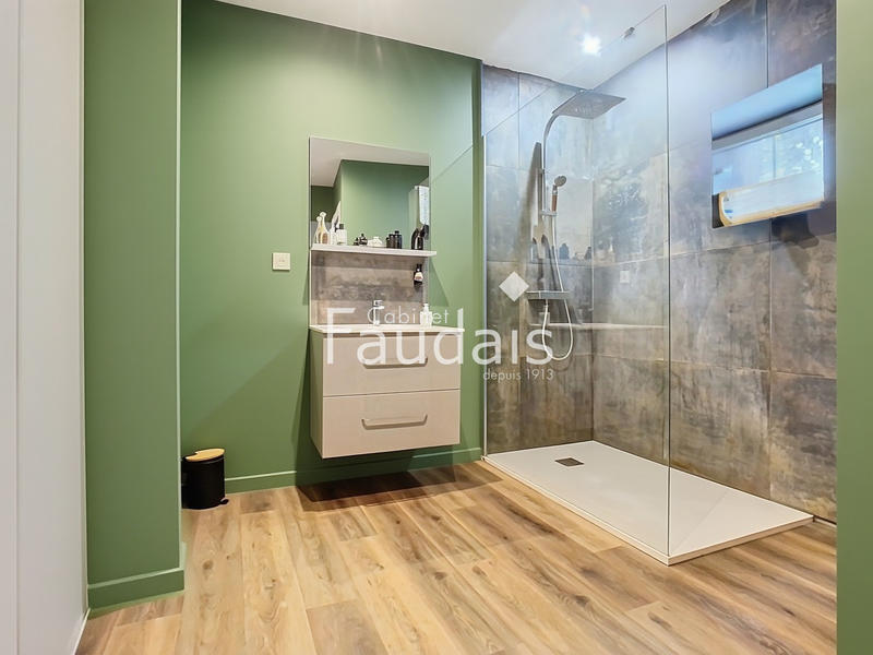 Maison - 200 m² - 7 pièces