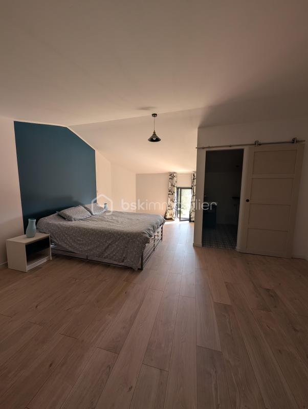 Maison - 302 m² - 8 pièces