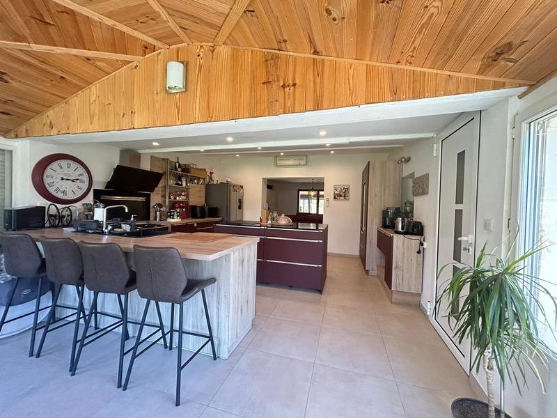 Maison - 300 m² - 9 pièces