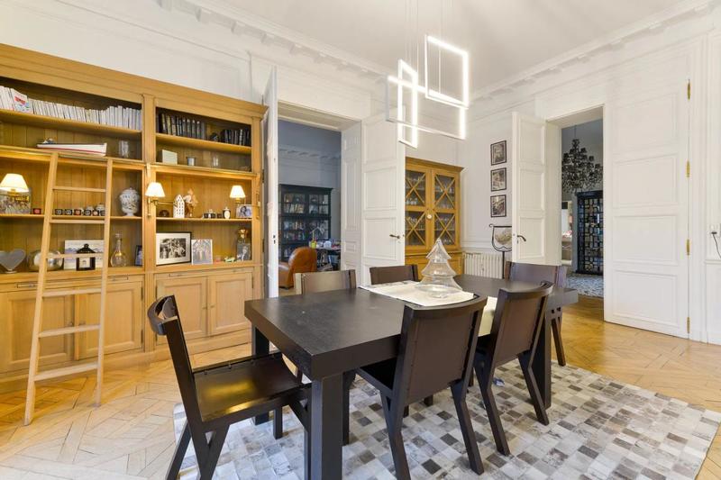 Appartement - 220 m² - 8 pièces