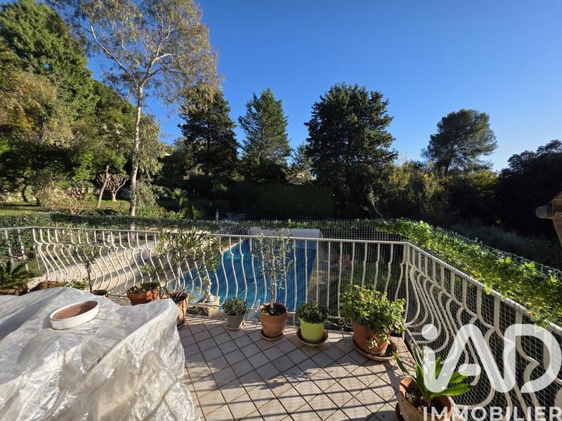 Maison - 295 m² - 9 pièces