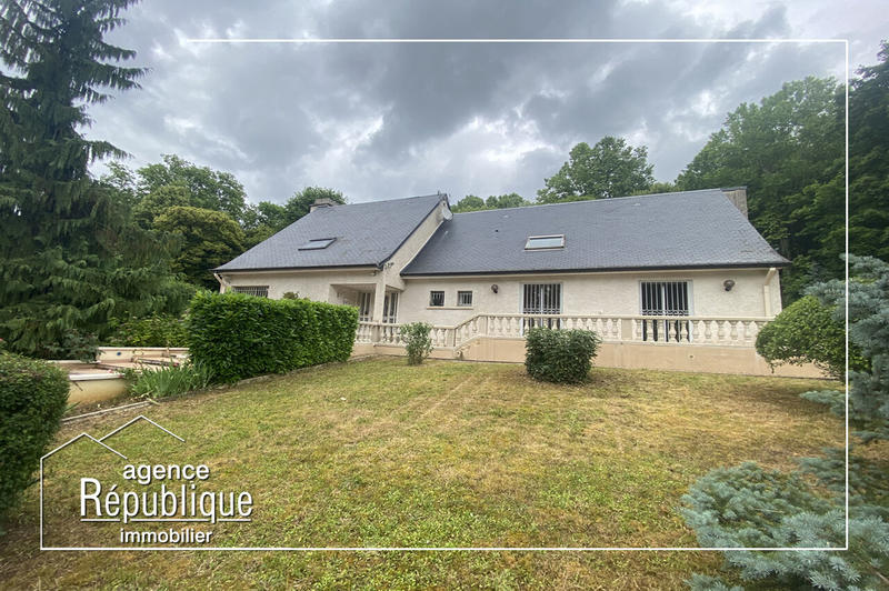 Maison - 275 m² - 9 pièces