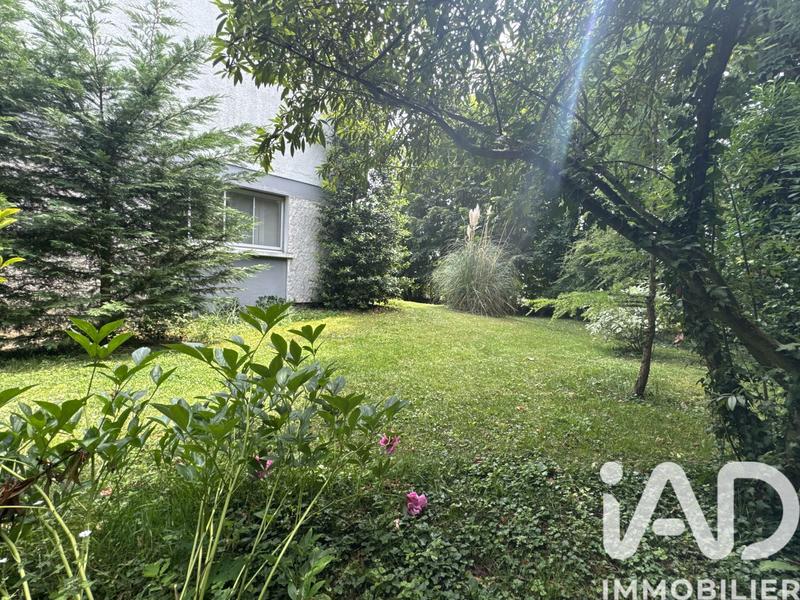 Maison - 245 m² - 9 pièces