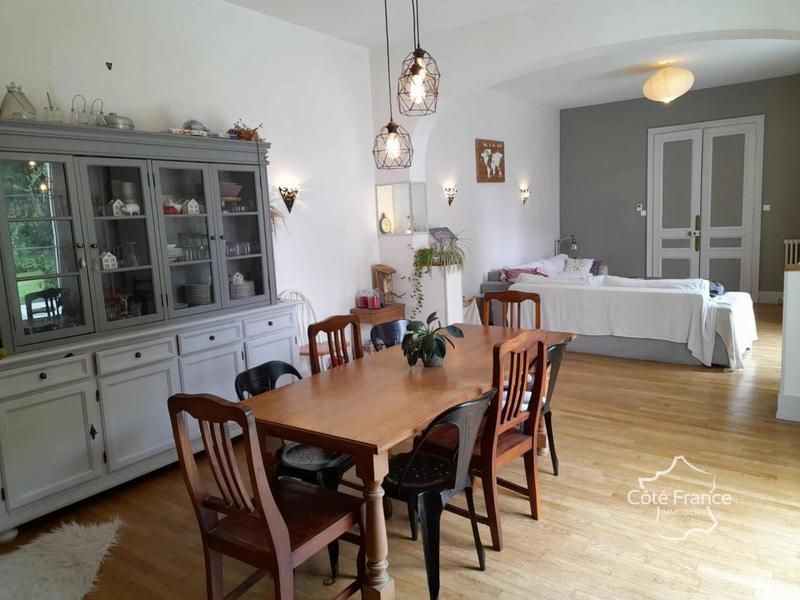 Propriété - 300 m² - 11 pièces