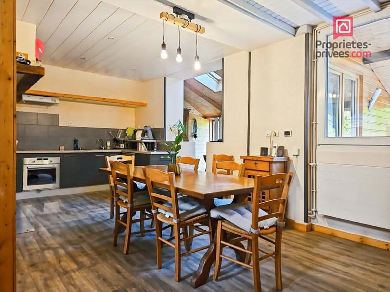 Maison - 233 m² - 7 pièces