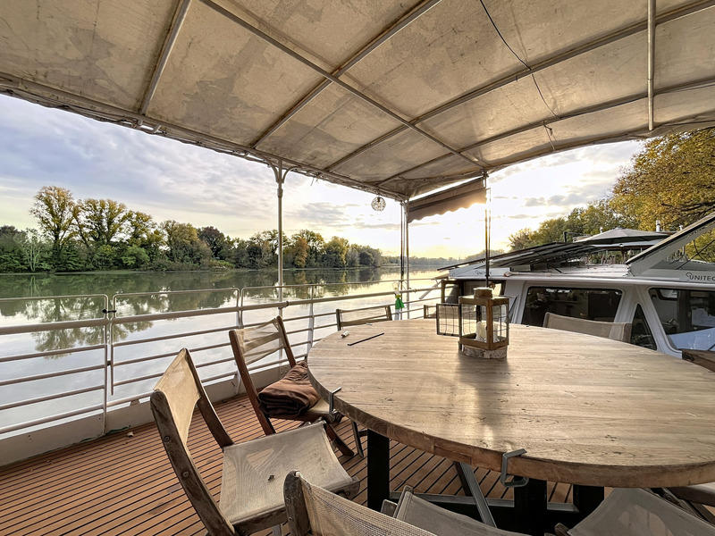 Péniche - 164 m² - 6 pièces