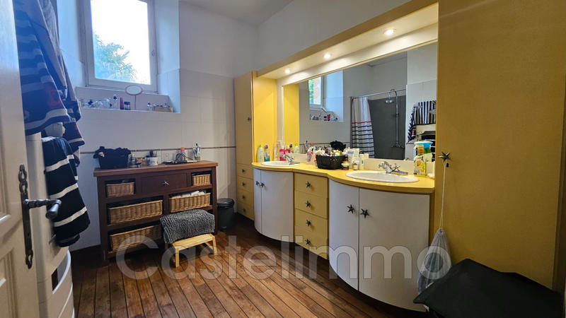 Maison - 415 m² - 10 pièces