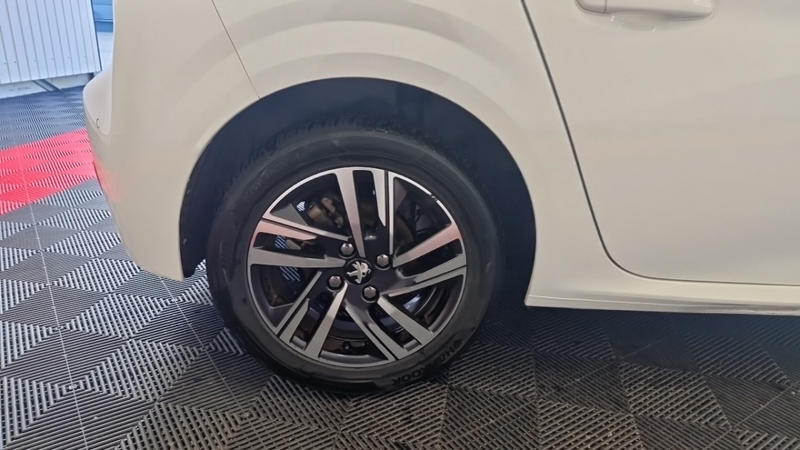 Peugeot 208 bluehdi 100 ss allure