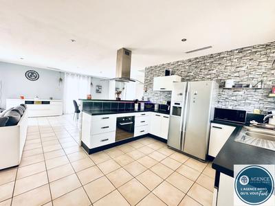 Maison - 110 m² - 6 pièces