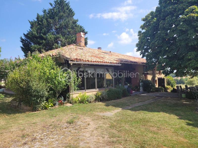 Maison - 366 m² - 8 pièces