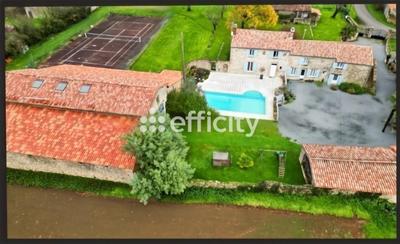 Demeure - 415 m² - 16 pièces