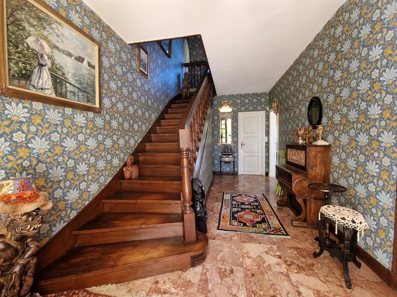 Maison - 230 m² - 9 pièces