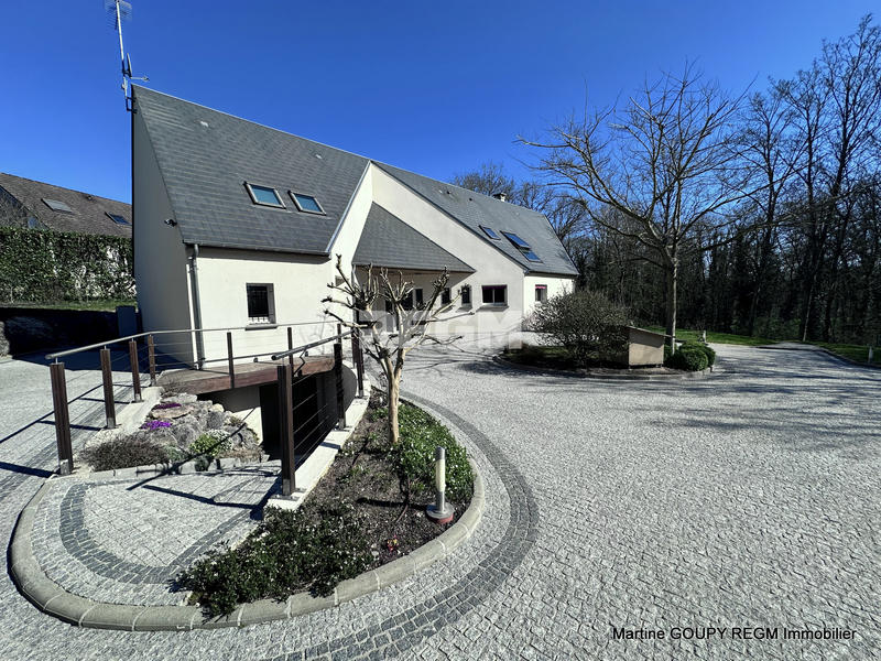 Propriété - 200 m² - 8 pièces