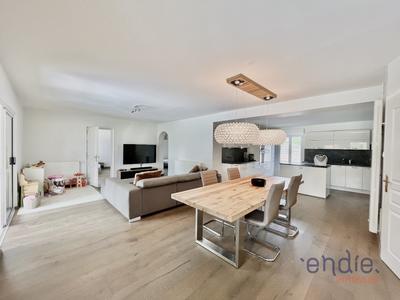 Maison - 275 m² - 8 pièces