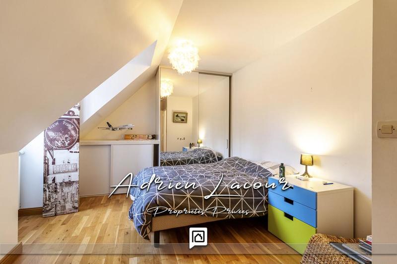 Maison - 222 m² - 12 pièces