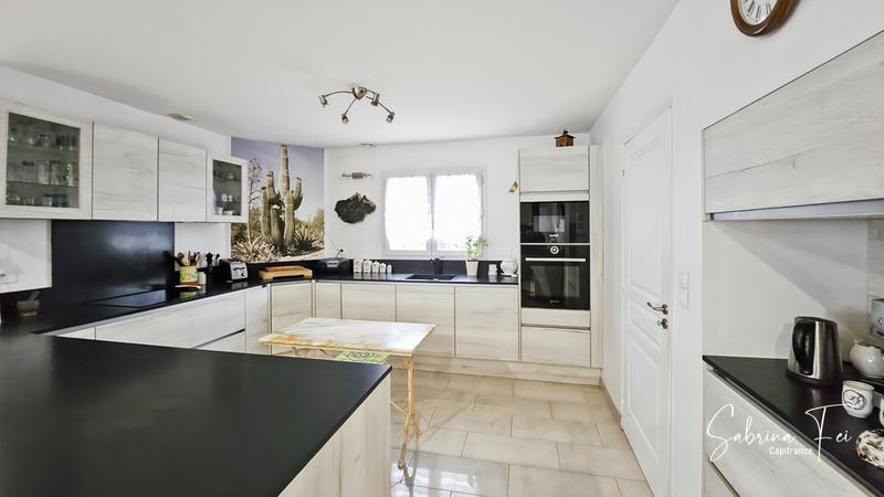 Maison - 235 m² - 7 pièces