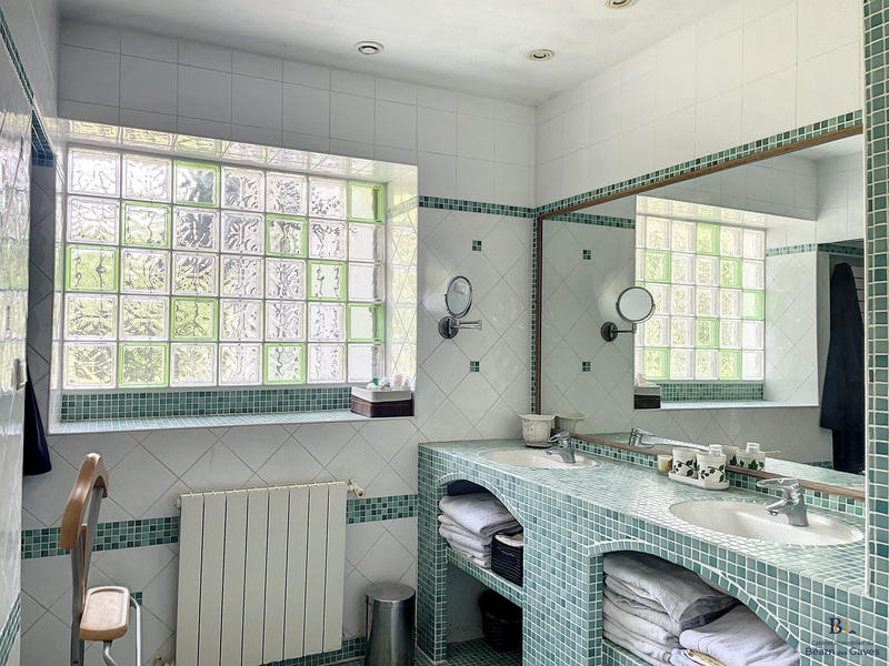 Maison - 272 m² - 6 pièces