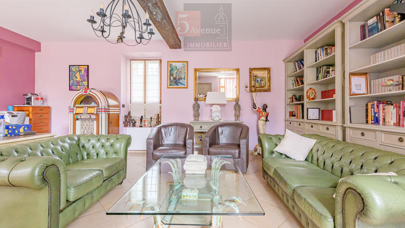 Maison - 335 m² - 12 pièces