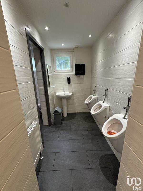 Local commercial - 617 m²