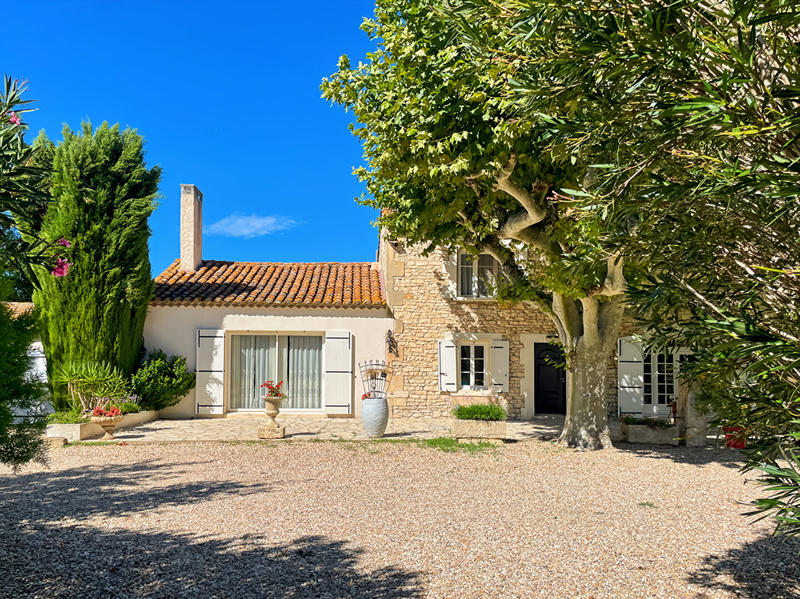 Maison - 250 m² - 6 pièces