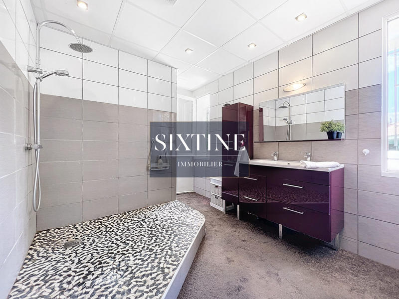 Maison - 197 m² - 9 pièces