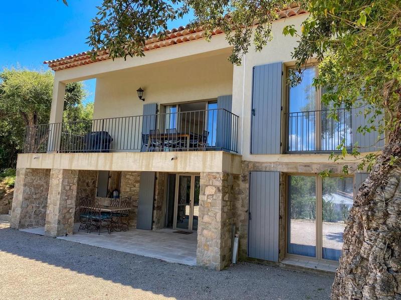 Maison - 220 m² - 6 pièces