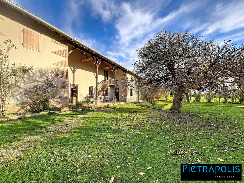 Maison - 256 m² - 8 pièces