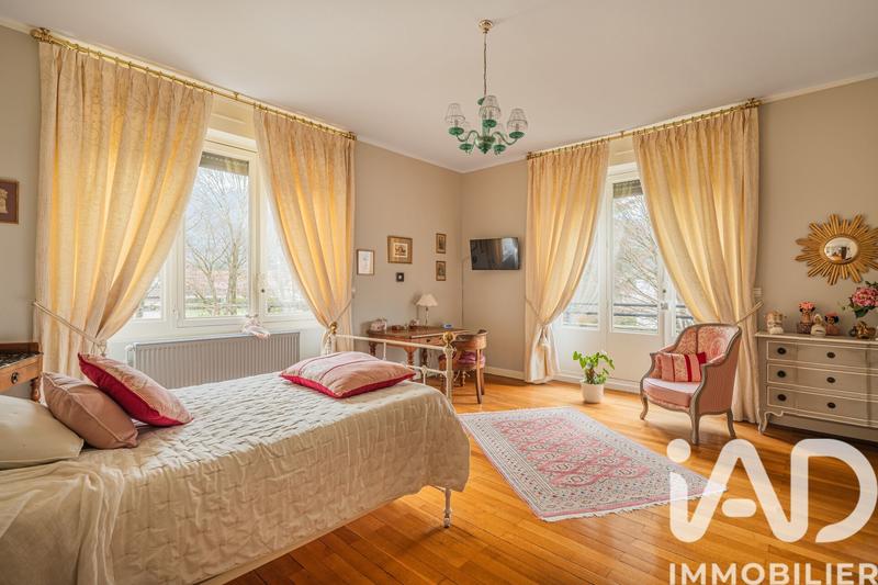 Maison - 369 m² - 9 pièces