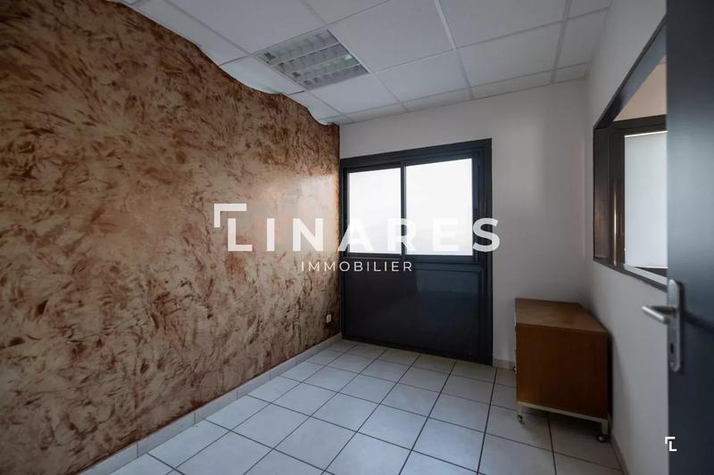 Magasins - 103 m² - 6 pièces