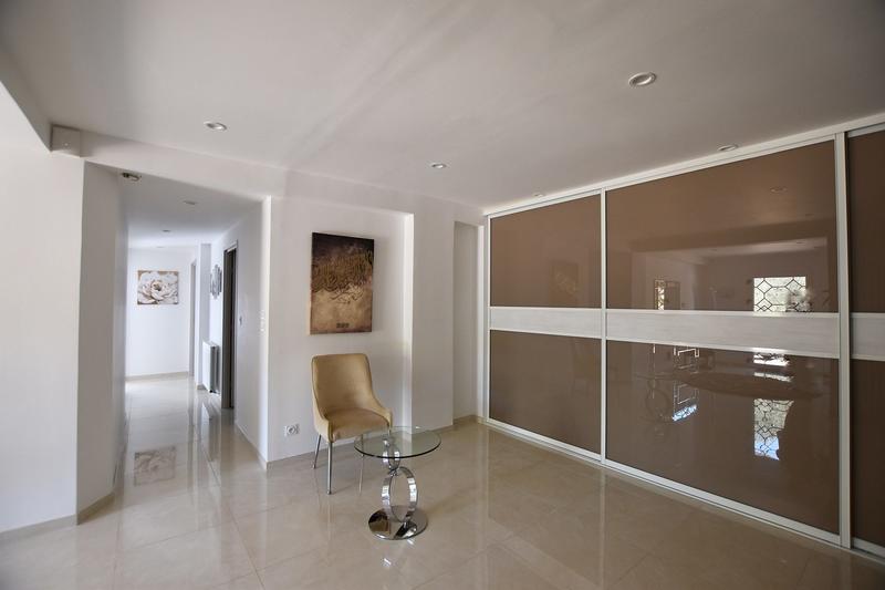 Villa - 248 m² - 8 pièces