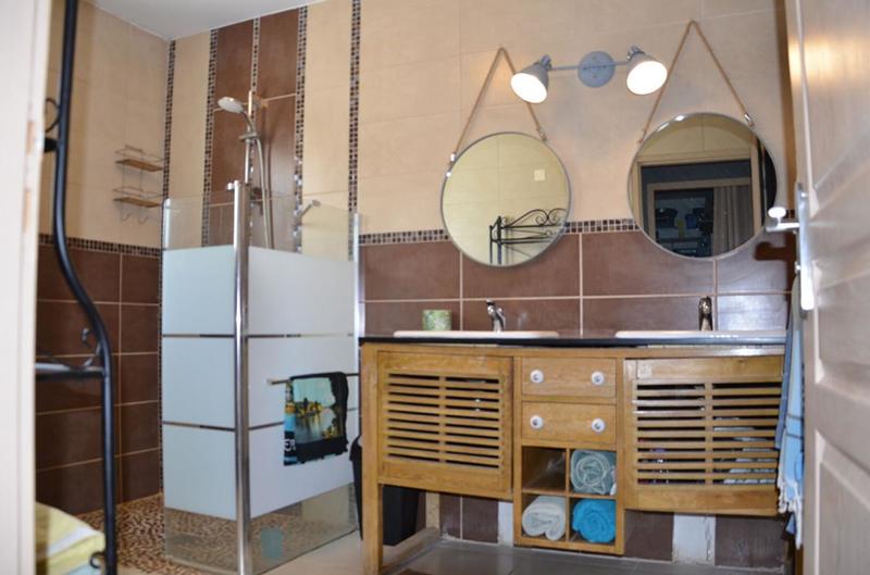 Maison - 225 m² - 9 pièces