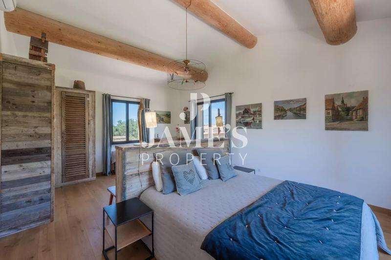 Maison - 250 m² - 6 pièces