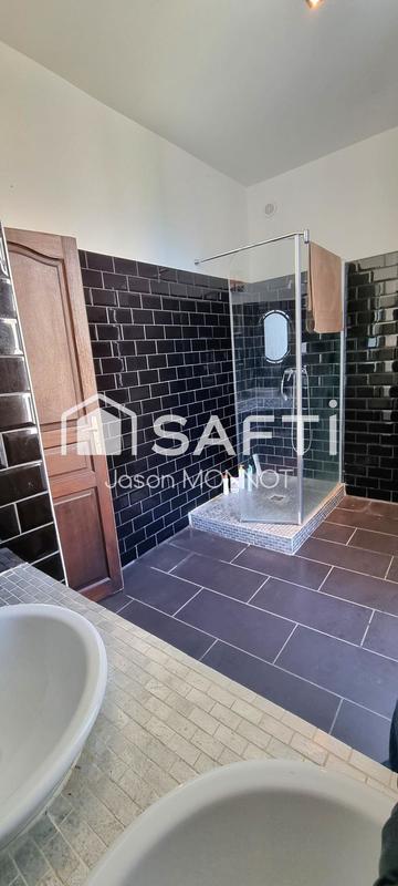 Maison - 350 m² - 11 pièces