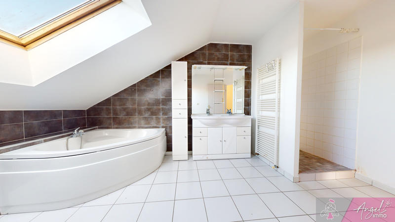 Appartement - 145 m² - 6 pièces