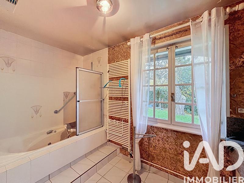 Maison - 210 m² - 6 pièces